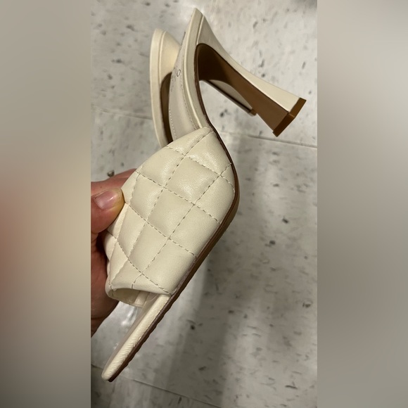 NWOT VINCE CAMUTO  Womens Reselm Ivory Mule Sandals Shoes size 7.5 No box - Picture 7 of 9